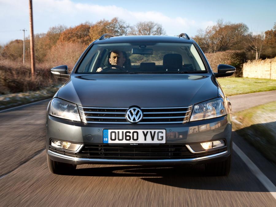  Volkswagen Passat Variant 2010 года  (UK) (фото 8 из 16)